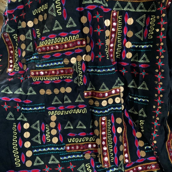 LUCKY BRAND Large Scarf with Embroidery and Embellishments - Picture 3 of 7